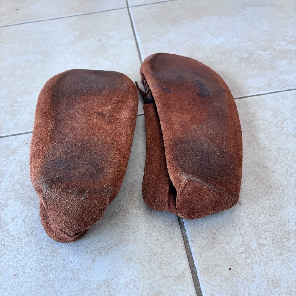 Minnetonka Moccasins with Embroidery - Picture 4 of 6